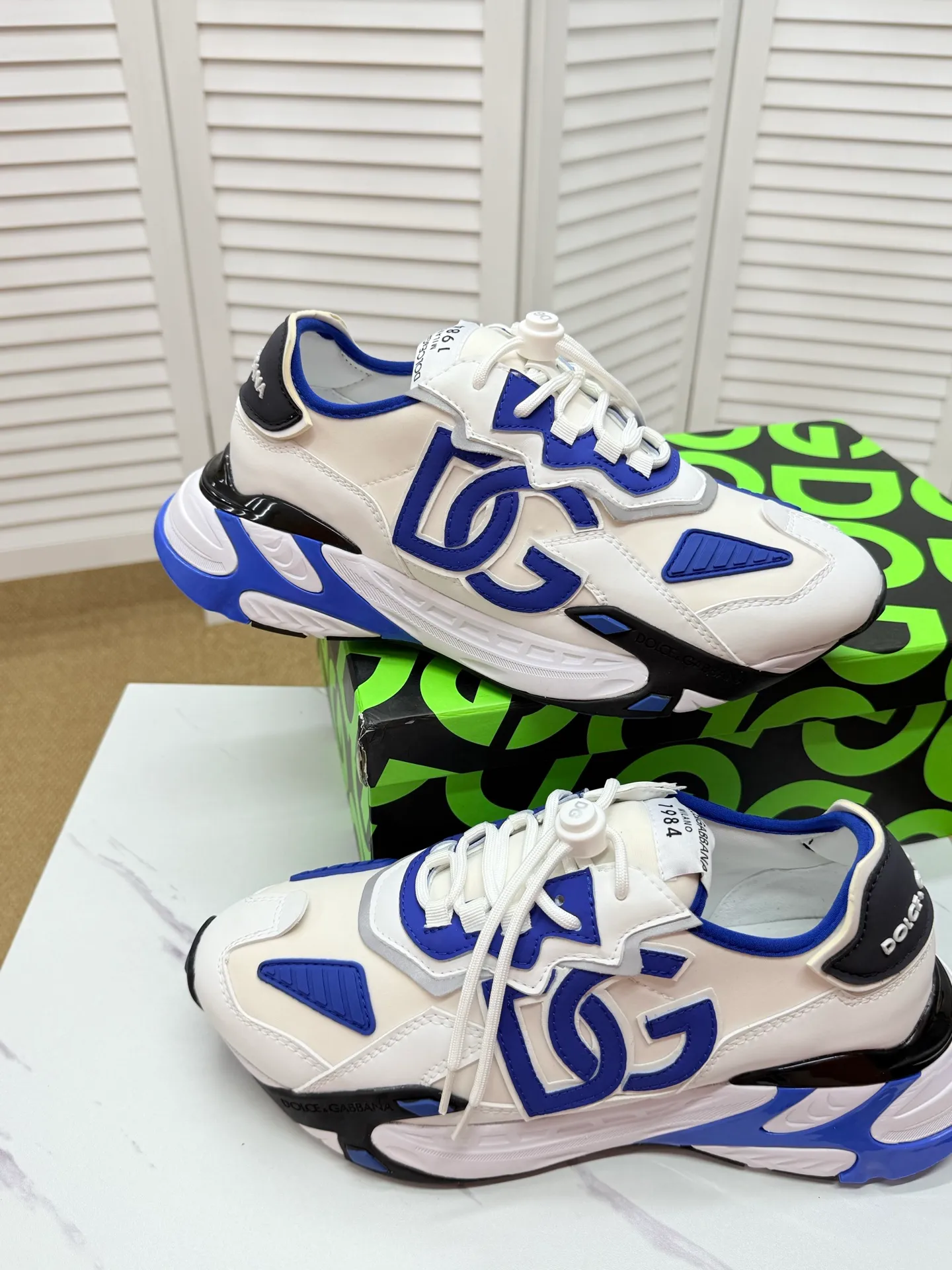 Men's clothing and shoes 260. The latest sports and casual shoes for couples (DG) are fashionable and versatile, and can add luster to various looks. Create an exquisite design with unique dynamic vitality and modern atmosphere, showing modern elegance. Size: 35-46 (custom-made sizes 45 and 46 are non-refundable) Se